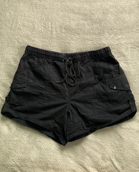 Black Cargo Shorts (Category: Shorts) located in Rizal. Submitted by sheeraay (Listing ID 1467668246, Image 2). Description: - Brand/Item: Volcom Black Cargo Shorts - Size: up to sixe 17 waist line - Waist: Elastic waistband with adjustable drawstring closure - Pockets: Multiple utility pockets with stylish button details - with slight defect on the hem of self tie .