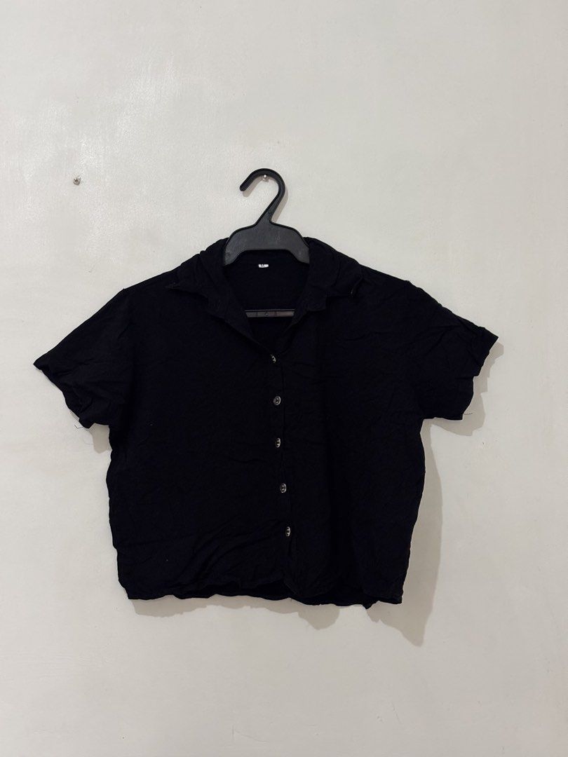 Black Cropped Blouse (Category: Blouses) located in Quezon City. Submitted by chrissie__ (Listing ID 1467690257, Image 1). Description: ▪️Flaw is barely noticeable, but can be re-stitched..