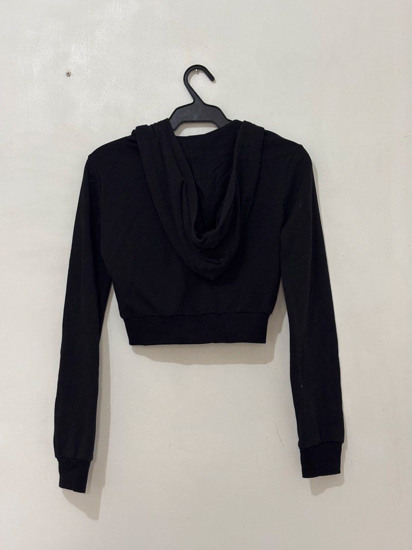 Black Cropped Jacket (Category: Coats, Jackets and Outerwear) located in Quezon City. Submitted by chrissie__ (Listing ID 1467691134, Image 2). Description: ▪️Used 2x..