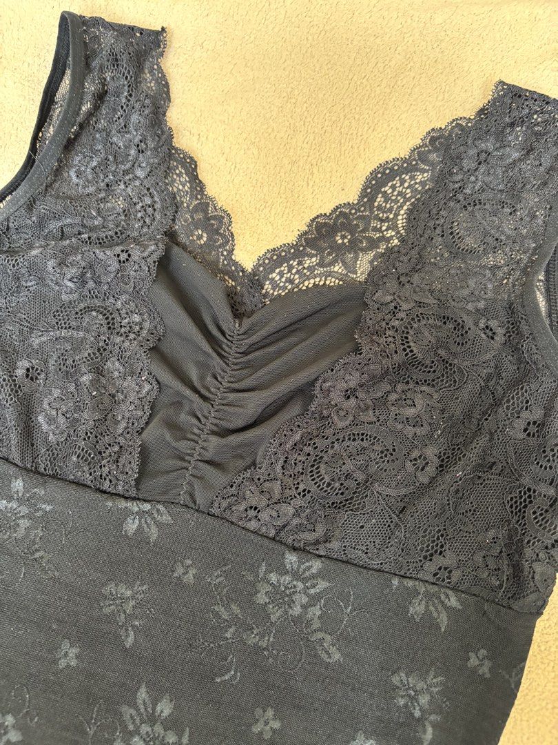 Black floral lace camisole (Category: Blouses) located in Pasig City. Submitted by llovedbyliv (Listing ID 1467633578, Image 2). Description: Small to Semi medium .