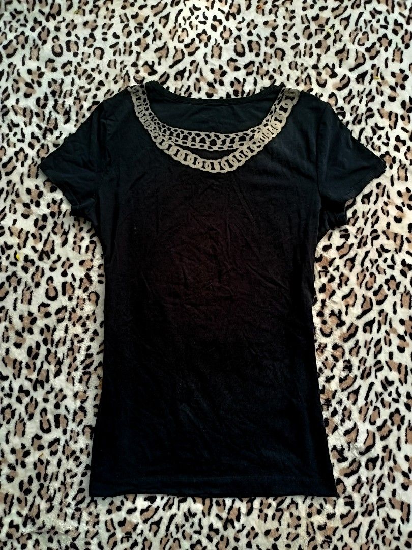 Black Graphic Tee with Skull and Chain Print (Category: Shirts) located in Los Banos. Submitted by nicot_nit (Listing ID 1467777303, Image 2). Description: mine ₱740 (OR DROP YOUR BEST OFFER)❗ +sf 25x17.5 small 10/10 no issues click or slides each photos for any flaws n other details, dm me or comment to purchase n other details📩.