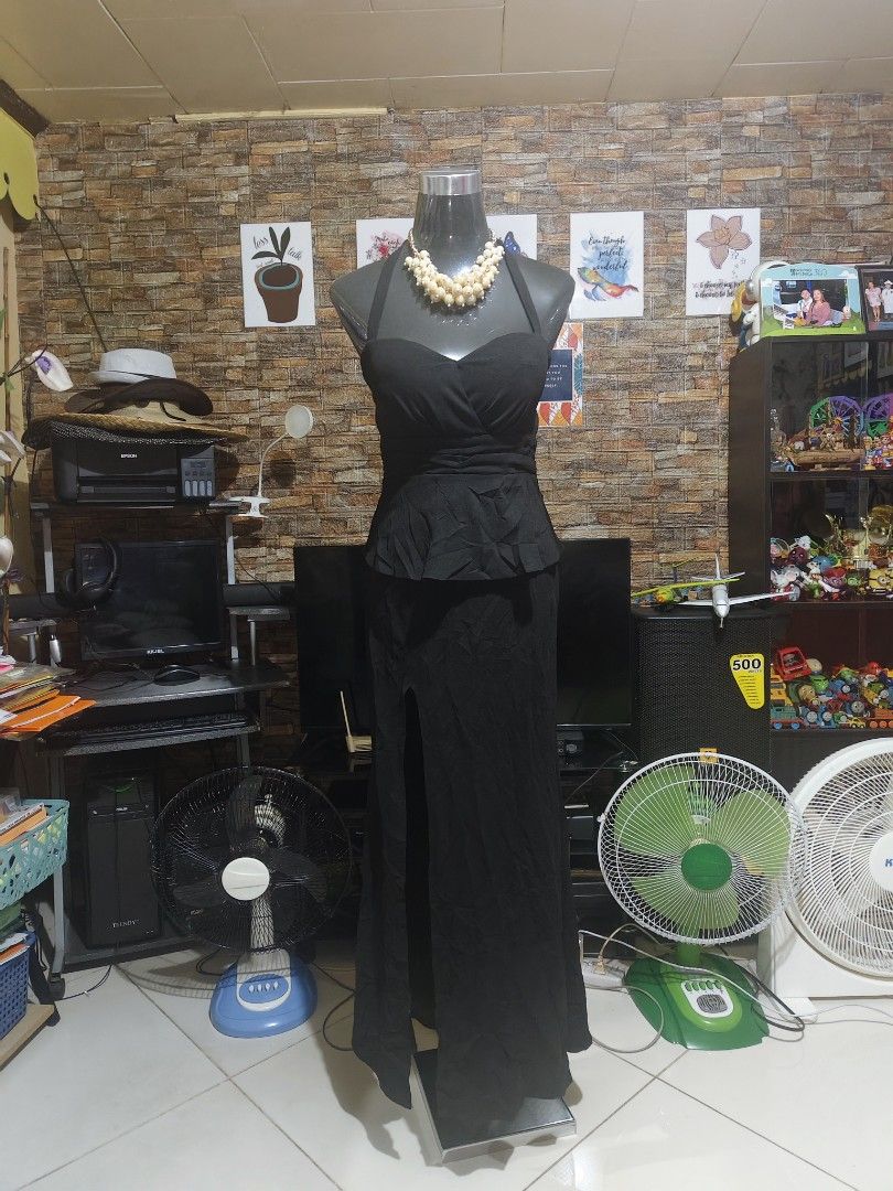 Black halter neck evening gown, with side slit (Category: Evening dresses & gowns) located in Manila. Submitted by duffy-080 (Listing ID 1467622073, Image 2). Description: - Color: Solid Black - Style: Halter neckline with sweetheart bodice and peplum waist overlay - Features: High front slit for easy movement, multi-strap back design, and secure side zipper closure - Length: Midi to floor-length fit - Versatility: Perfect for evening events, par