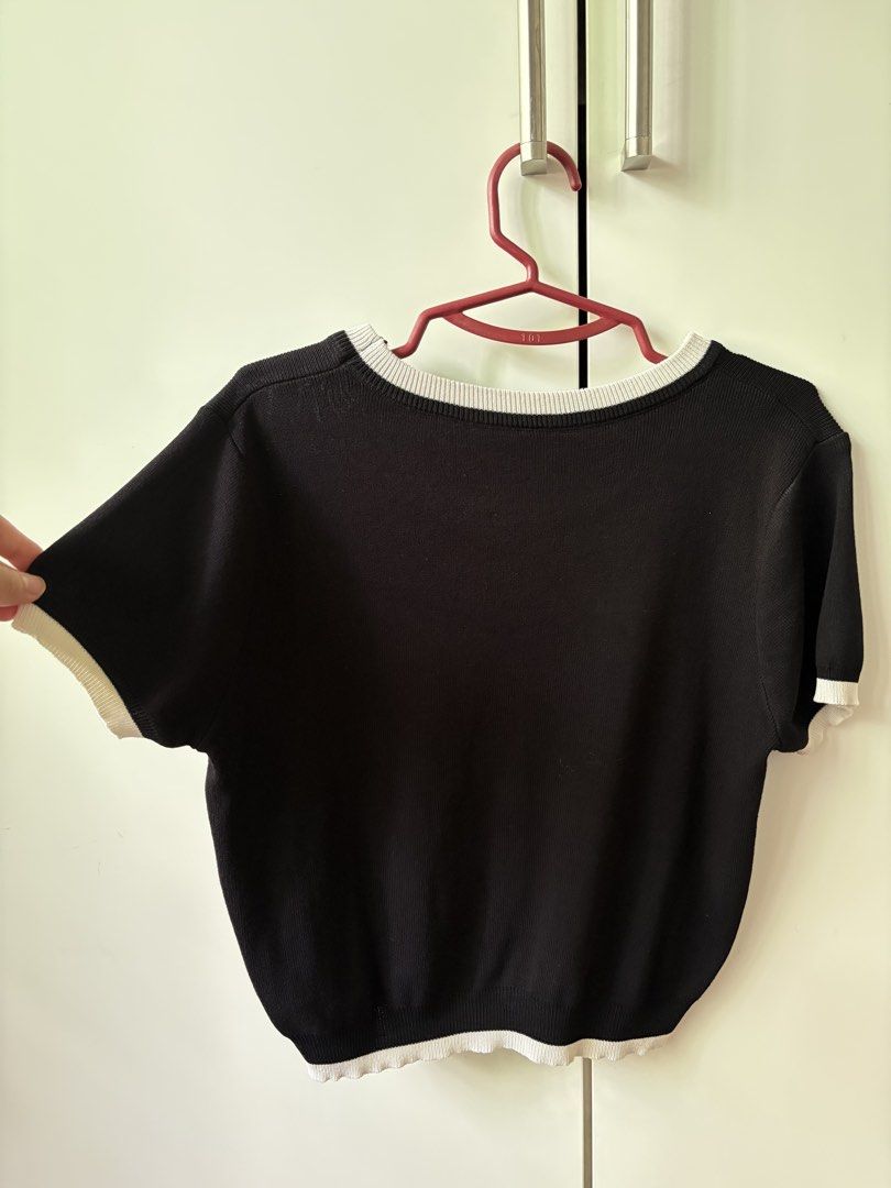 Black knitted top with white details (Category: Blouses) located in Makati City. Submitted by ssofiasellss (Listing ID 1467632201, Image 3). Description: Got this from Seoul No flaws Fits up to L.