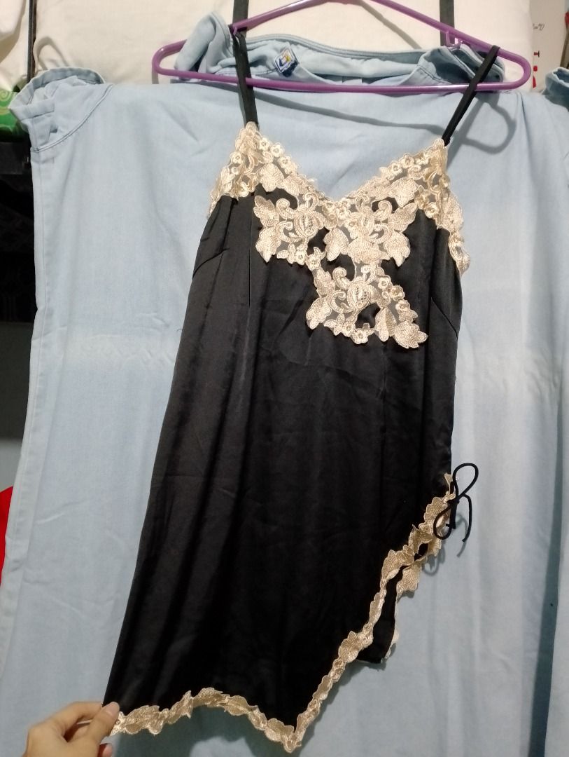Black Lace Top (Category: Dresses) located in Quezon City. Submitted by vanilyuh916 (Listing ID 1467775839, Image 1). Description: SMALL-MEDIUM .
