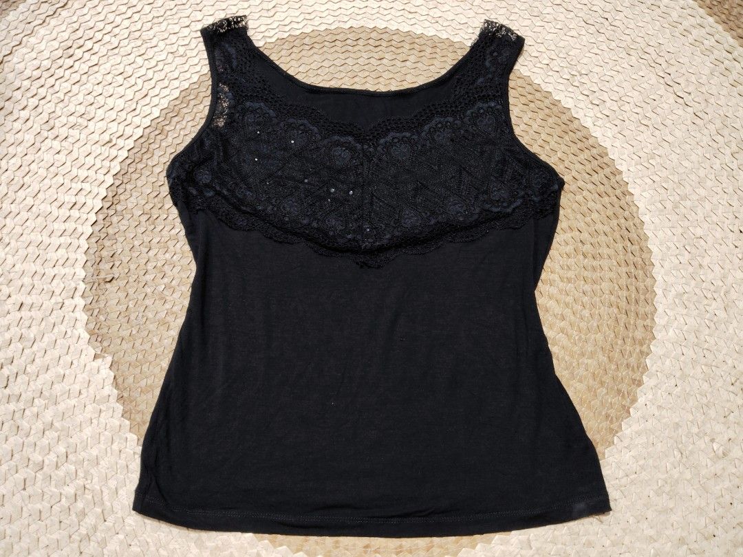 Black Lace Trim Tank Top (Category: Sleeveless) located in San Juan City. Submitted by rhennx (Listing ID 1467799982, Image 1). Description: ✨75 pesos 📌S-M.
