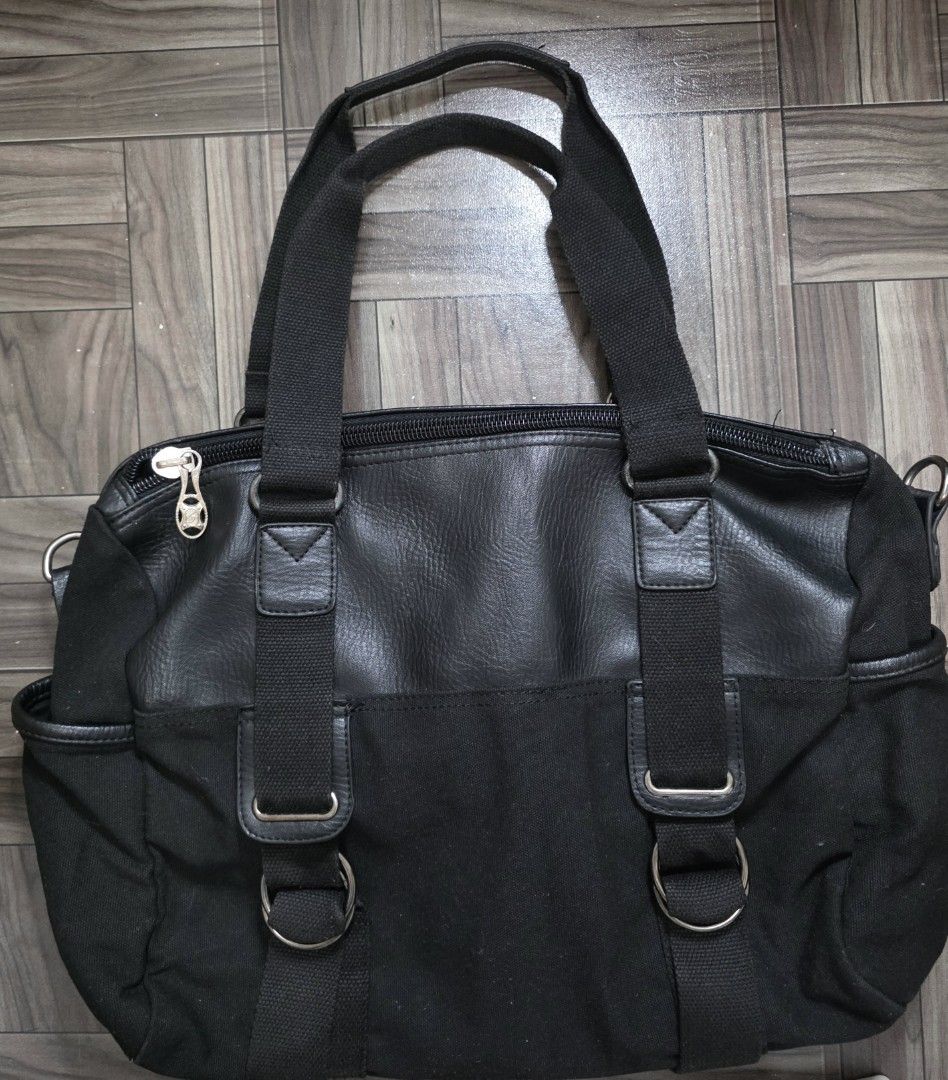 Black Leather Travel DuffleBag (Category: Travel Essentials & Accessories) located in Quezon City. Submitted by thriftstershop (Listing ID 1467784200, Image 1). Description: Condition: Excellent Meet up: Trinoma or LRT 2 Anonas Shipping: LBC - Weekdays J&T - Weekends.