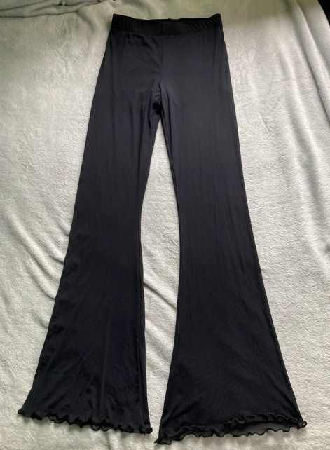 Black lettuce hem flare beach / lounge pants (Category: Other Bottoms) located in Rizal. Submitted by sheeraay (Listing ID 1467675472, Image 2). Description: - Color: Black - Style: Full length flare pants - Waistband: Stretchy and comfortable - Hem: Cute lettuce trim detail - Material: Lightweight, flowy, and easy to move in.
