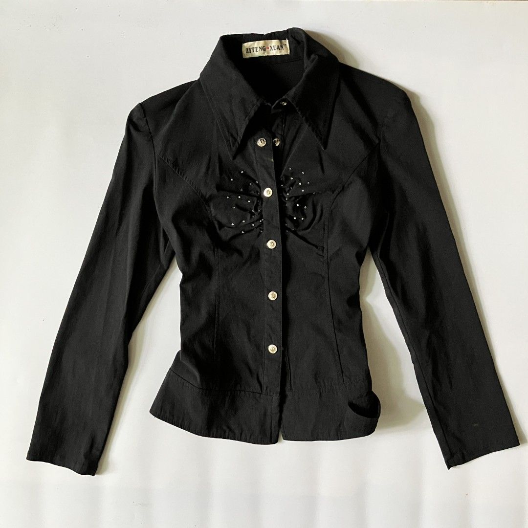 🌼black long-sleeve fitted button-down blouse • xsmall - small (Category: Longsleeves) located in Cagayan de Oro. Submitted by capybara.co.ph (Listing ID 1467673523, Image 1). Description: xsmall - small L20 B32 - 34 flaw on the last pic (barely noticeable) 🌺 mine ₱99 | steal ₱149 | grab ₱199 💓 lock ₱299 ♡ most items are thrifted, so manage your expectations ♡ no cod ♡ no return, exchange or cancelation ♡ will block & post if no reply or cancel