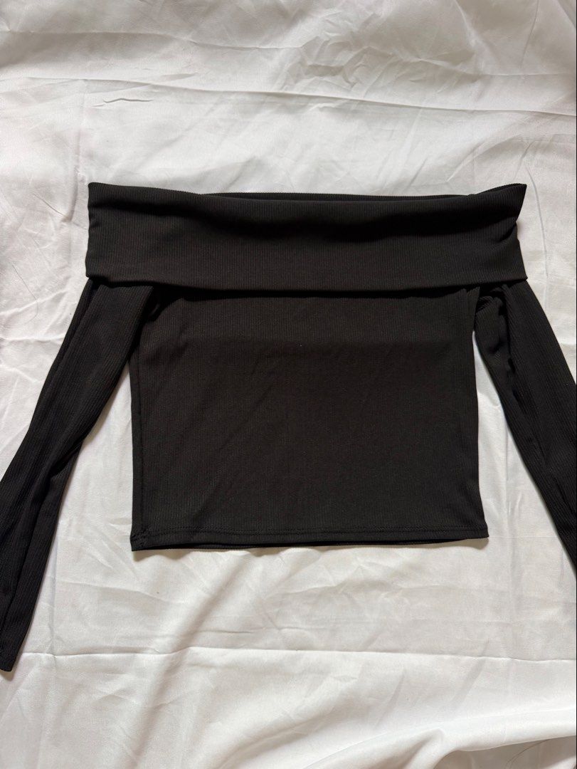 Black Off-Shoulder Ribbed Long Sleeve Top (Category: Longsleeves) located in Las Pinas. Submitted by ann.co. (Listing ID 1467677202, Image 1). Description: - Color: Black - Style: Off-shoulder with foldover collar, fitted - Material: Soft, stretchy ribbed knit - Versatile: Easy to pair with jeans or skirts - Condition: Worn a couple of times, still in solid shape with lots of wear left.