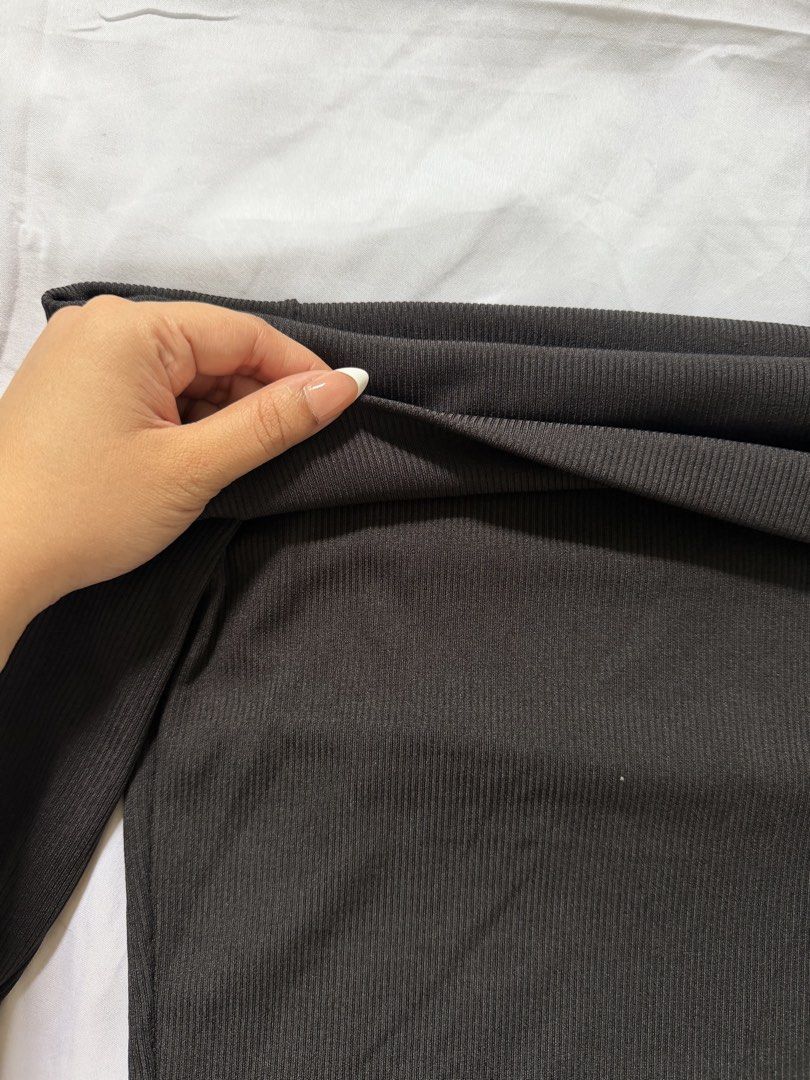 Black Off-Shoulder Ribbed Long Sleeve Top (Category: Longsleeves) located in Las Pinas. Submitted by ann.co. (Listing ID 1467677202, Image 3). Description: - Color: Black - Style: Off-shoulder with foldover collar, fitted - Material: Soft, stretchy ribbed knit - Versatile: Easy to pair with jeans or skirts - Condition: Worn a couple of times, still in solid shape with lots of wear left.