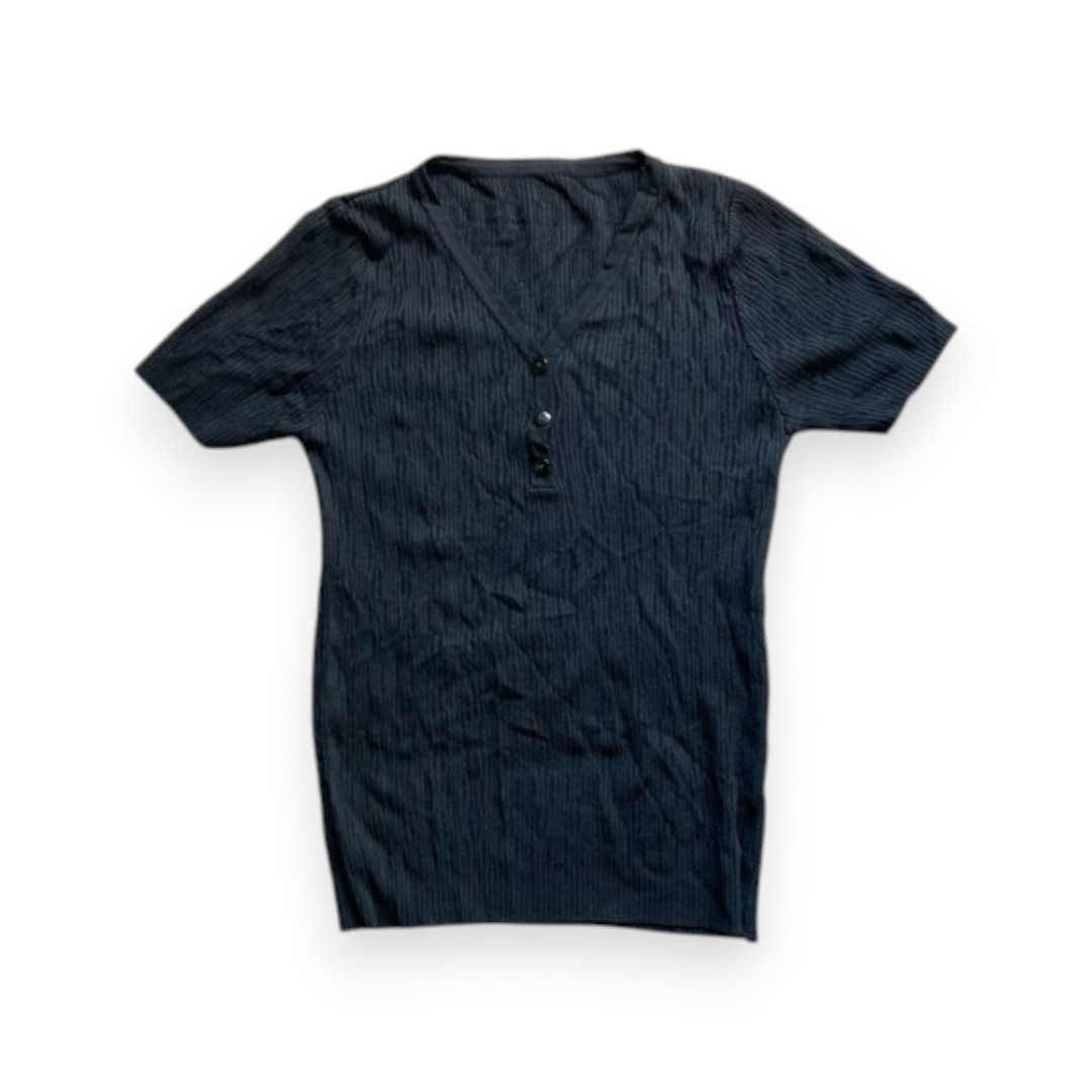 Black short sleeve ribbed knit top (Category: Blouses) located in Rizal. Submitted by sheeraay (Listing ID 1467663785, Image 1). Description: - Color: Dark blue - Material: Comfortable ribbed knit texture - Design: V-neckline with a cute 3-button placket - Fit: Fitted silhouette with short sleeves - Versatility: Great for layering or wearing on its own - Condition: Excellent / Brand New.