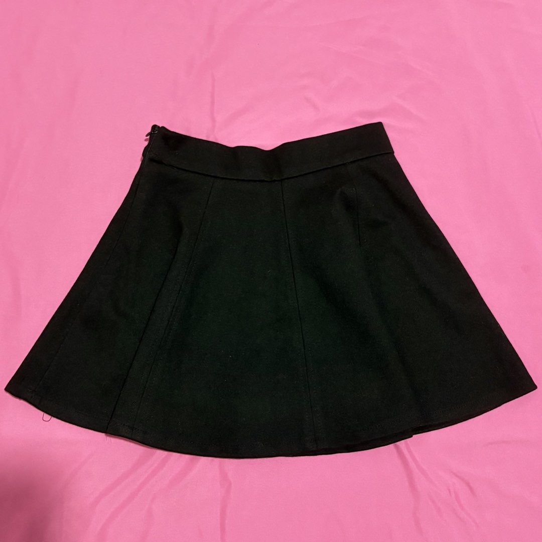 Black skater skirt (Category: Skirts) located in Quezon City. Submitted by luna_ily (Listing ID 1467768233, Image 1). Description: 🍒 Waist size is 24 inches; length is 15.5 inches. 🍒 Don’t hesitate to send a message for further details and inquiries. Location: Cubao, Quezon City Mode of delivery: J&T and Lalamove (shipping fee will be shouldered by the buyer) Mode of payment: GCash, Maya, GoTyme .
