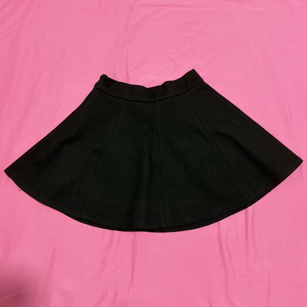 Black skater skirt (Category: Skirts) located in Quezon City. Submitted by luna_ily (Listing ID 1467768233, Image 2). Description: 🍒 Waist size is 24 inches; length is 15.5 inches. 🍒 Don’t hesitate to send a message for further details and inquiries. Location: Cubao, Quezon City Mode of delivery: J&T and Lalamove (shipping fee will be shouldered by the buyer) Mode of payment: GCash, Maya, GoTyme .