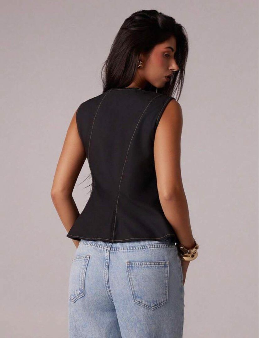 Black Sleeveless Peplum Top (Category: Sleeveless) located in Manila. Submitted by ellaaamn (Listing ID 1467768596, Image 2). Description: Never worn! RFS: Too small on me :( - Color: Black - Style: Sleeveless top with a flared peplum hem and structured bodice - Condition: Brand new / Excellent quality.
