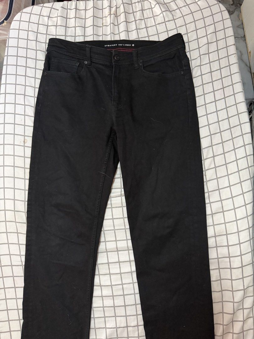 black straight-fit stretch denim jeans (Category: Jeans) located in Quezon City. Submitted by pinkystrends.co (Listing ID 1467675870, Image 2). Description: .
