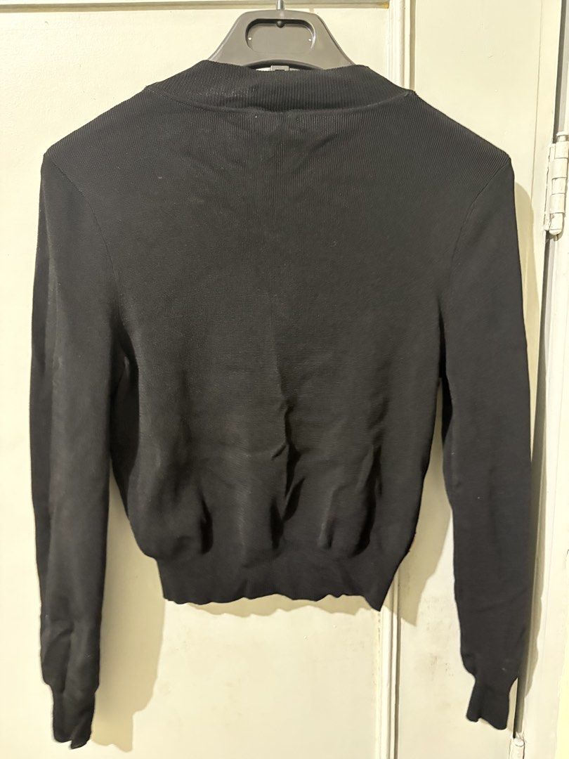 Black Top (Category: Longsleeves) located in Quezon City. Submitted by jindori._. (Listing ID 1467737872, Image 3). Description: Dimensions (Width x Length): 14.5 x 18 Color Rate: 10/10 Color may vary due to lighting Ship out during weekends.