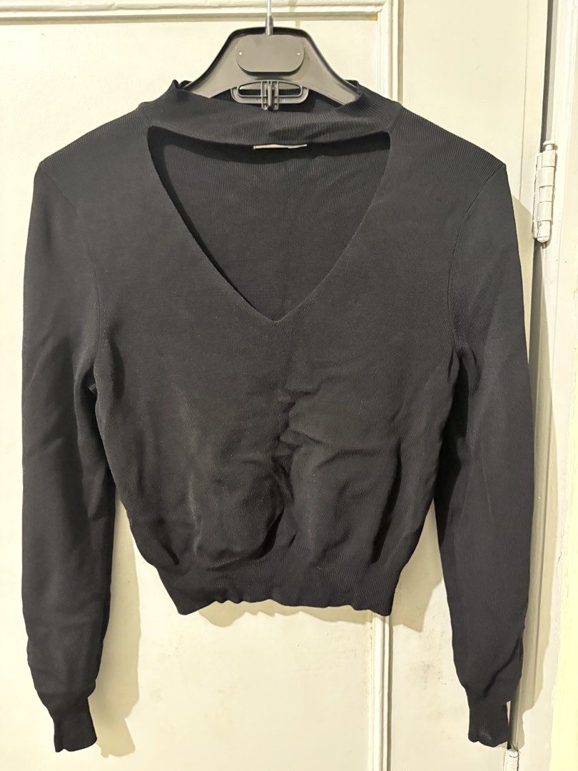 Black Top (Category: Longsleeves) located in Quezon City. Submitted by jindori._. (Listing ID 1467737872, Image 2). Description: Dimensions (Width x Length): 14.5 x 18 Color Rate: 10/10 Color may vary due to lighting Ship out during weekends.