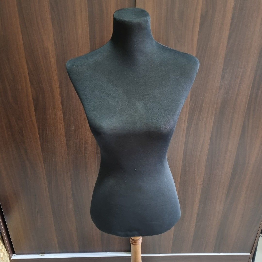 Black Vintage Mannequin for RENT (Category: Dresses) located in Pasig City. Submitted by lesmitch (Listing ID 1467651345, Image 2). Description: - 500 php/day + 1,500 php security deposit - Pick up at Circulo Verde, Quezon City - Cannot be dismantled, car pick up only - Standard height, adjustable ~ Check all photos for the item's actual condition and measurements ~ Payment is via gcash, pay maya or bdo ~ There could be a slight difference in col