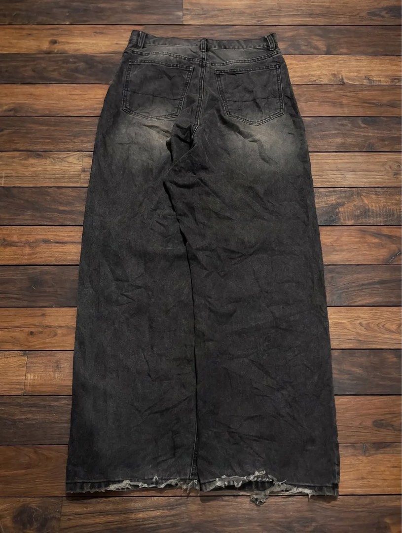 BLACK WASHED BAGGY PANTS (Category: Activewear) located in San Fernando. Submitted by wearony_baggycult (Listing ID 1467695505, Image 2). Description: BLACK ACIDWASHED BAGGY PANTS WAISTLINE 32-34 LENGHT 40 THIGH 15 LEG OPENING 11 PRICE ARE NEGOTIABLE OPEN TRANSACT FOR ANY WEBSIT AND VC WITH ITEMS.