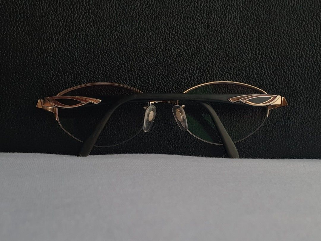Blancheur Eyeglass Frame (Category: Sunglasses & Eyewear) located in Quezon City. Submitted by WasalakTwo (Listing ID 1467746915, Image 2). Description: Bought in Japan Durable and high quality Goodcondition Still presentable Lens are graded, but replaceable Open for delivery nationwide Front Width 13.8cm Front Height 3.8cm.