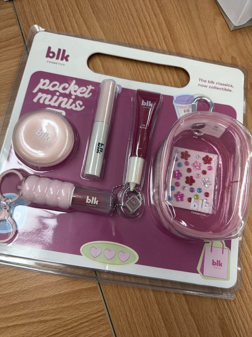 blk cosmetics pocket minis makeup set in oat (Category: Makeup) located in Mandaluyong City. Submitted by merzypreloved (Listing ID 1467758041, Image 3). Description: - Brand: blk cosmetics - Set: Pocket Minis Set (Oat shade) - Condition: Brand new, unopened in original plastic blister pack - Inclusions: Soft blur powder foundation, creamy all-over paint, lip butter, waterproof mascara, mini clear pouch, keychain, and decorative face gems.