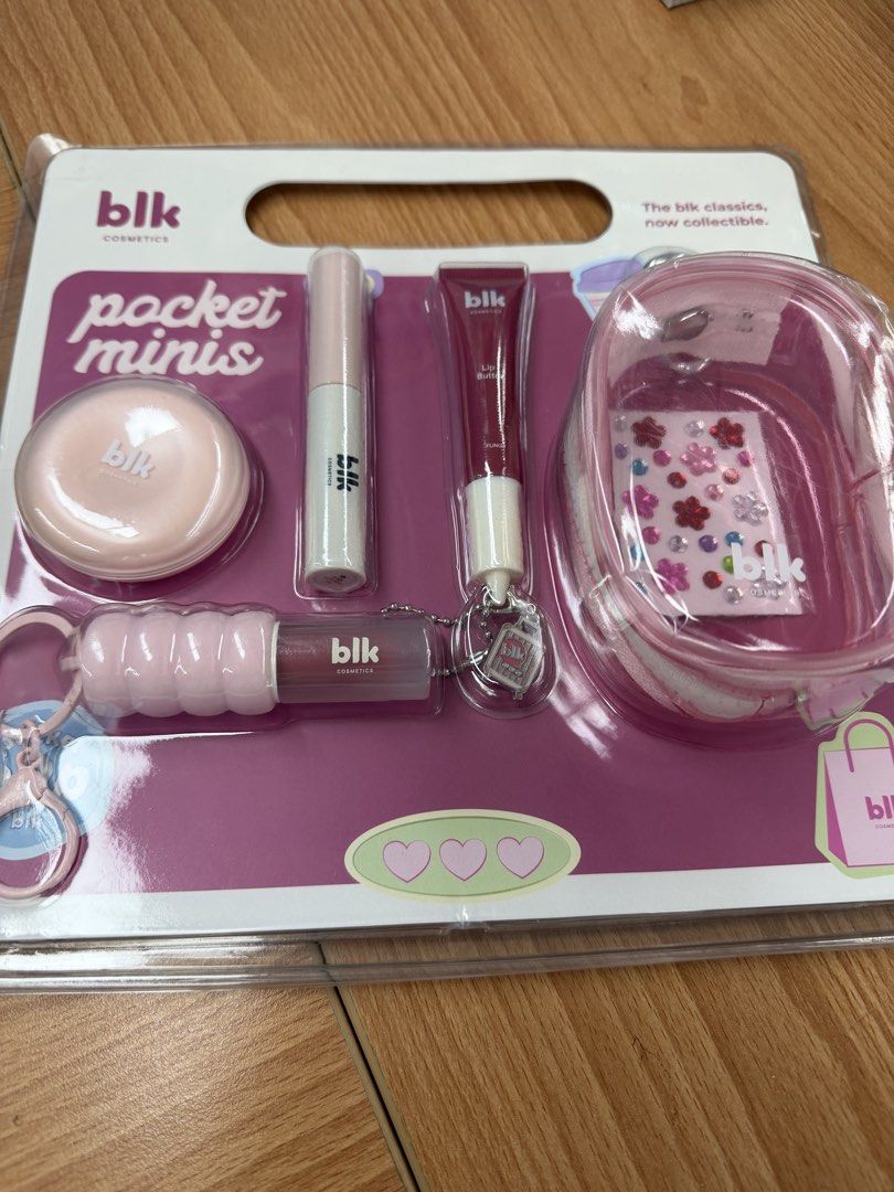 blk cosmetics pocket minis makeup set in oat (Category: Makeup) located in Mandaluyong City. Submitted by merzypreloved (Listing ID 1467758041, Image 1). Description: - Brand: blk cosmetics - Set: Pocket Minis Set (Oat shade) - Condition: Brand new, unopened in original plastic blister pack - Inclusions: Soft blur powder foundation, creamy all-over paint, lip butter, waterproof mascara, mini clear pouch, keychain, and decorative face gems.