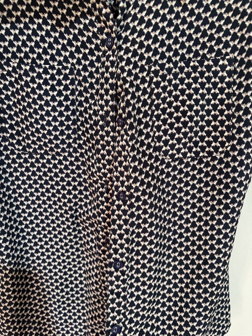 Blouse (Category: Blouses) located in Manila. Submitted by serra_shop (Listing ID 1467639421, Image 3). Description: Like New New Courier :J&T Local :Pampanga .