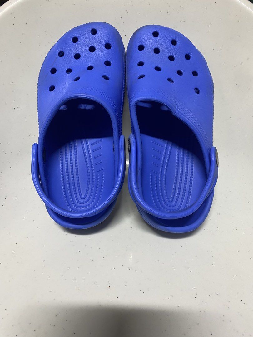 Blue Crocs Classic Clogs (Category: Slippers & Slides) located in Pasacao. Submitted by wengpullar37205 (Listing ID 1467833395, Image 1). Description: - Authentic bright blue Crocs Classic Clogs - Lightweight foam material for all-day comfort - Ventilation holes for breathability - Pivoting heel strap with embossed Crocs logo - Clean soles and upper, ready to wear -j2 /20cm.