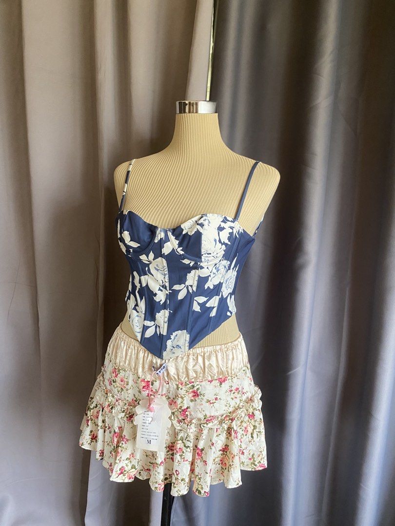 White Fox Blue Floral Corset Bustier Top (Category: Sleeveless) located in Cagayan de Oro. Submitted by curated_closetph (Listing ID 1467767051, Image 2). Description: — Size : XS — Color: Blue / White — White rose floral patterns on a deep blue base — Structured boning for a defined waist — Padded underwire cups for lift and support — Pointed dip hem to accentuate the waist — Adjustable spaghetti straps — Exposed metallic back zipper closure — C