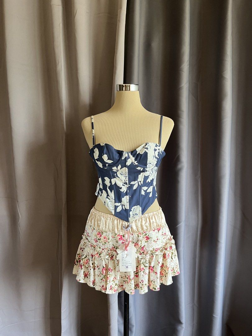 White Fox Blue Floral Corset Bustier Top (Category: Sleeveless) located in Cagayan de Oro. Submitted by curated_closetph (Listing ID 1467767051, Image 1). Description: — Size : XS — Color: Blue / White — White rose floral patterns on a deep blue base — Structured boning for a defined waist — Padded underwire cups for lift and support — Pointed dip hem to accentuate the waist — Adjustable spaghetti straps — Exposed metallic back zipper closure — C