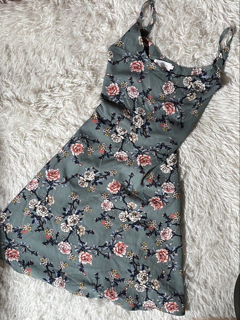 Blue floral dress (Category: Dresses) located in Manila. Submitted by sandy_05_shark (Listing ID 1467774688, Image 1). Description: ˚˖𓍢ִ໋❀ color may vary⋆˚꩜｡ ｡𖦹°‧manage your expectation₊⊹.