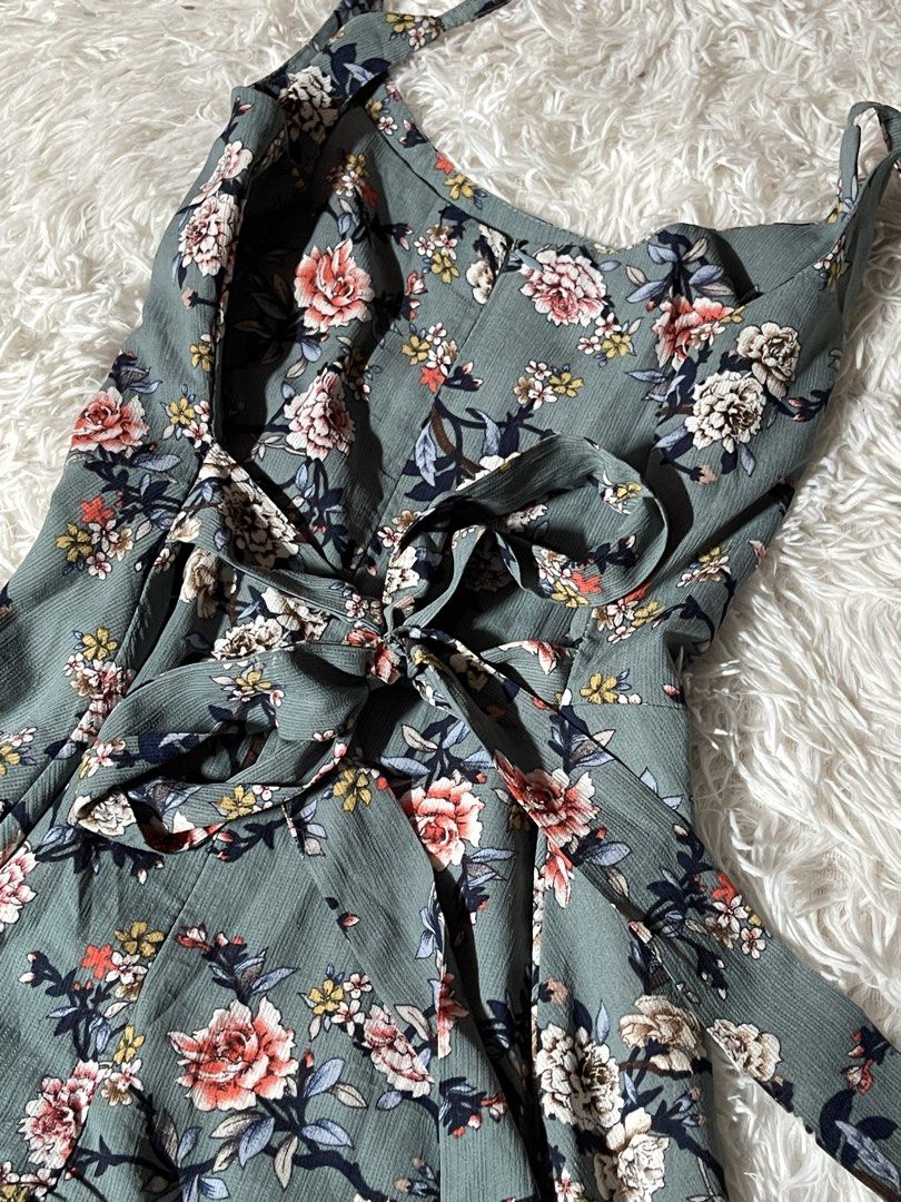 Blue floral dress (Category: Dresses) located in Manila. Submitted by sandy_05_shark (Listing ID 1467774688, Image 3). Description: ˚˖𓍢ִ໋❀ color may vary⋆˚꩜｡ ｡𖦹°‧manage your expectation₊⊹.