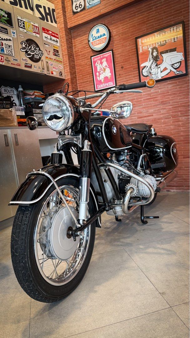 BMW R50/2 (Category: Motorbikes for Sale) located in San Pedro. Submitted by rurom (Listing ID 1467768170, Image 2). Description: Classic vintage BMW motorcycle in deep gloss black finish with white pinstriping. Boxer twin engine setup with chrome exhaust pipes. Features a single sprung solo leather seat and rear luggage rack. Matching black hard side cases mounted on the rear. Spoked wheels with drum brakes up front. Clean chrome handlebars and 