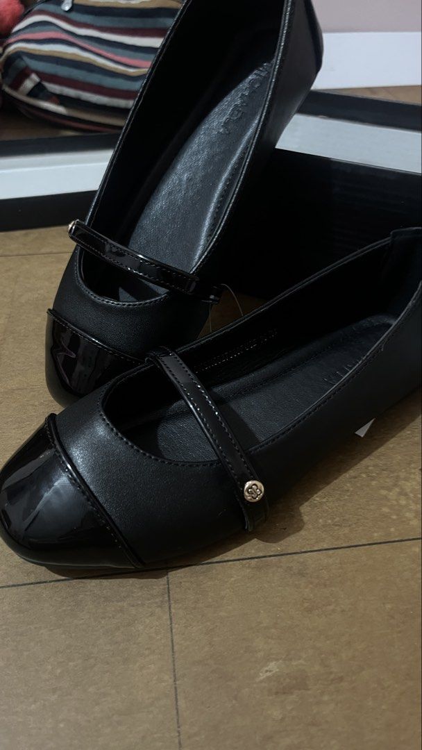 Bnew doll shoes (Category: Flats & Sandals) located in General Mariano Alvarez. Submitted by ariah.a1 (Listing ID 1467667291, Image 1). Description: Bnew-never been used. Bought it for ₱1000 Cavite Area Shipping Fee must be shouldered by the buyer. .