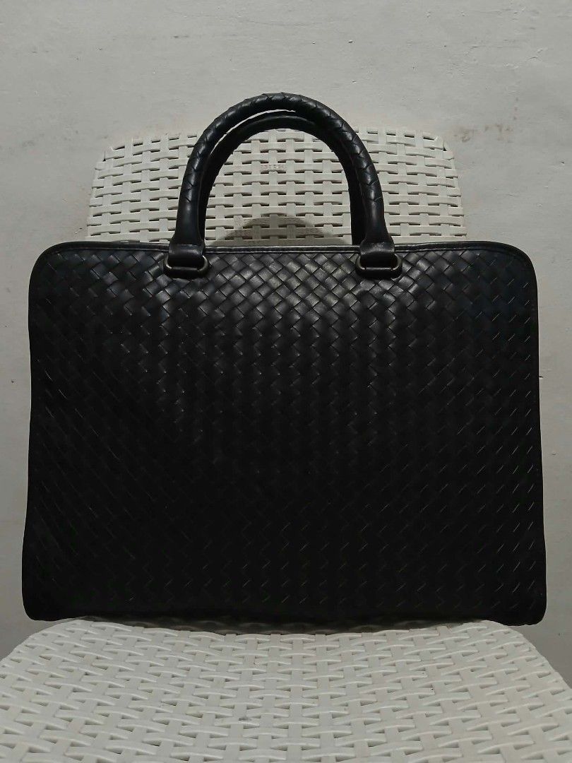 BO T T E GA VEN E TA (Category: Tote Bags) located in Valenzuela. Submitted by meloluxcollections (Listing ID 1467668684, Image 1). Description: .