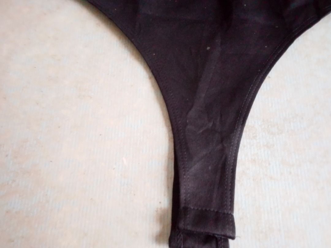 Bodysuit US BNEWTAG (Category: Others Tops) located in Los Banos. Submitted by mania-62906 (Listing ID 1467676532, Image 3). Description: BNEWTAG. US Medium black and gold pattern.