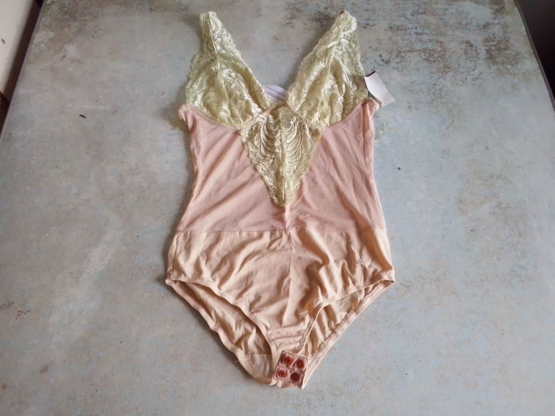 Bodysuit US BNEWTAG (Category: Others Tops) located in Los Banos. Submitted by mania-62906 (Listing ID 1467676997, Image 1). Description: BNEWTAG. US Medium. Skin tone ( note out of town nov 25-Jan25, 2027).