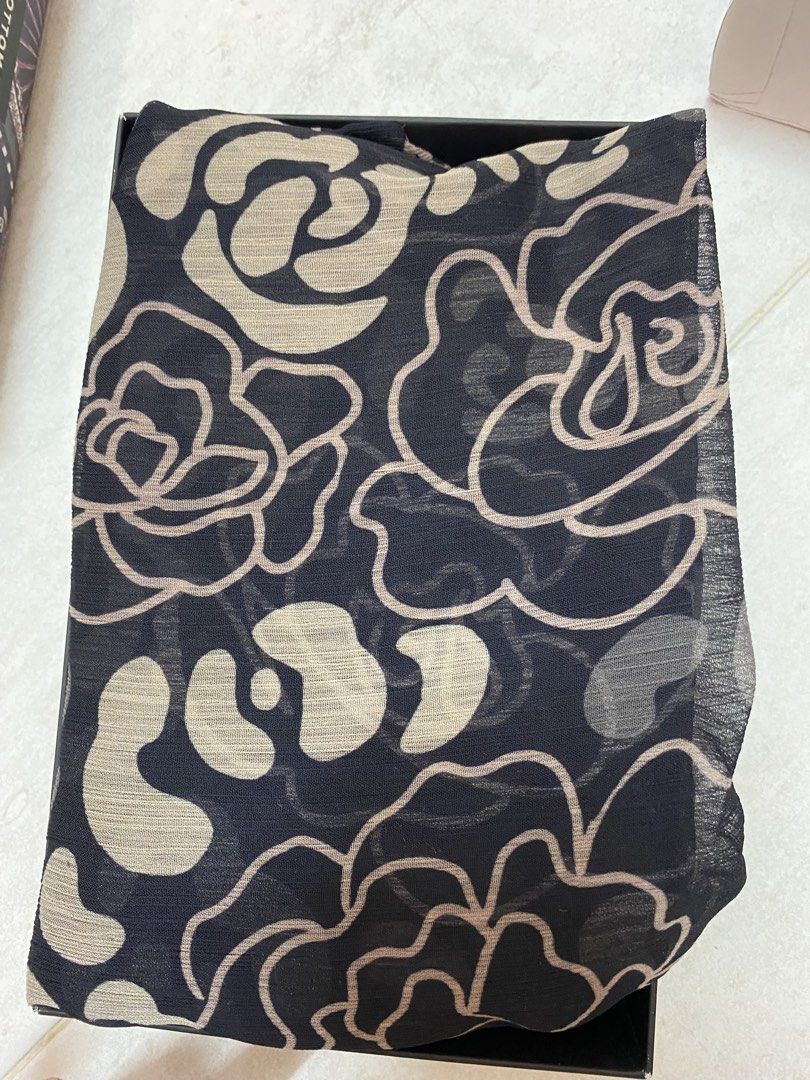 Bokitta fsb (Category: Hijabs) located in Butterworth. Submitted by raihan89 (Listing ID 1467633708, Image 3). Description: condition like new 9/10 ada box harga termasuk dengan postage..