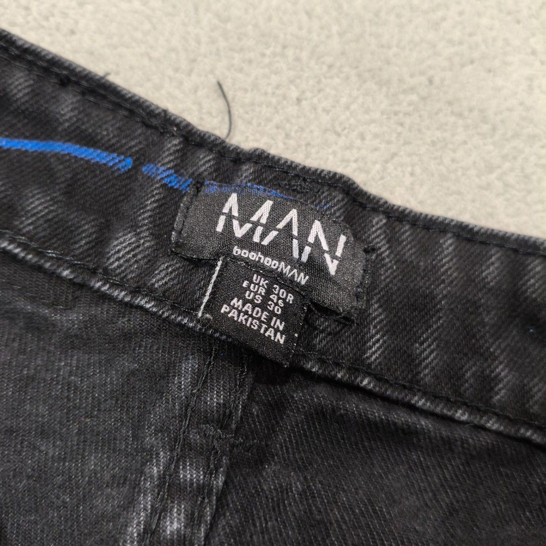 Boohooman multi pocket baggy pants (Category: Jeans) located in Calatrava. Submitted by ermitany0 (Listing ID 1467664546, Image 2). Description: multi pocket baggy pants very good condition size: 30 length: 42.5" front rise: 12" thigh: 13" hem: 11" please check photos for more details ✅ location: Negros Occidental PM if interested 📩📩📩📩.