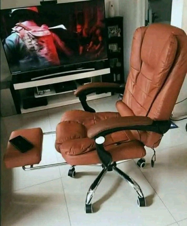 Boss/Office Chair (Category: Chairs) located in Manila. Submitted by micoooy (Listing ID 1467607025, Image 3). Description: .