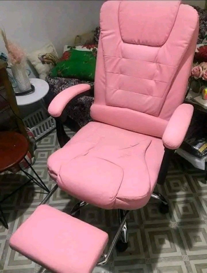 Boss/Office Chair (Category: Chairs) located in Manila. Submitted by micoooy (Listing ID 1467607025, Image 2). Description: .