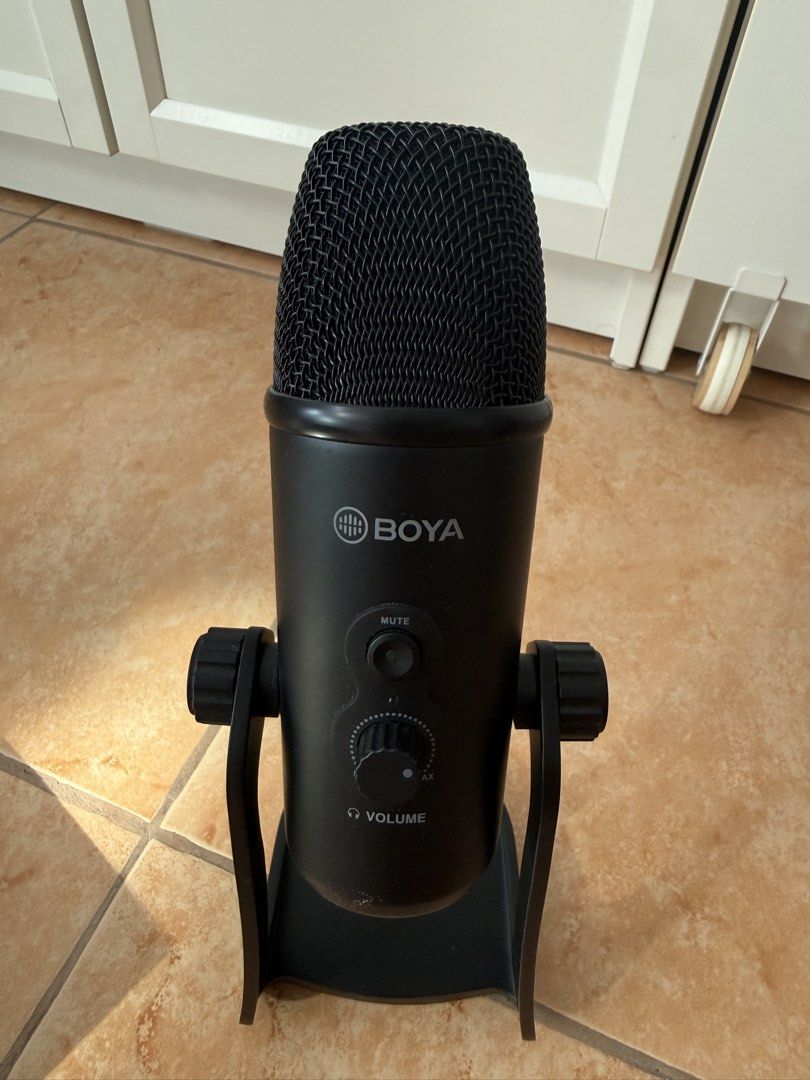 BOYA BY-PM700 USB Condenser Microphone (Category: Microphones) located in Taguig. Submitted by secondlifeph (Listing ID 1467688645, Image 2). Description: - Item: BOYA BY-PM700 USB Condenser Microphone (Black) - Condition: Clean, tested, and 100% working properly - Inclusions: Original desktop stand and USB cable - Features: Multiple polar pattern selection, gain control, mute button, and headphone volume dial - Ports: USB-C connection and headph