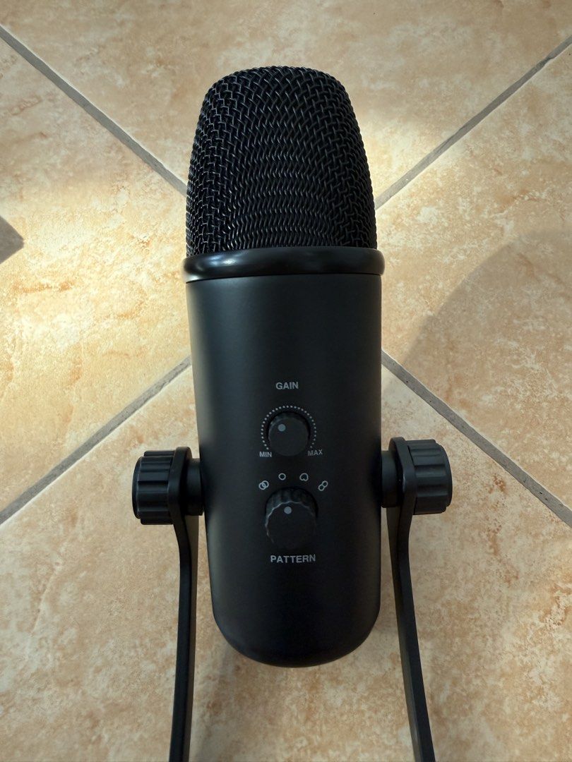 BOYA BY-PM700 USB Condenser Microphone (Category: Microphones) located in Taguig. Submitted by secondlifeph (Listing ID 1467688645, Image 1). Description: - Item: BOYA BY-PM700 USB Condenser Microphone (Black) - Condition: Clean, tested, and 100% working properly - Inclusions: Original desktop stand and USB cable - Features: Multiple polar pattern selection, gain control, mute button, and headphone volume dial - Ports: USB-C connection and headph