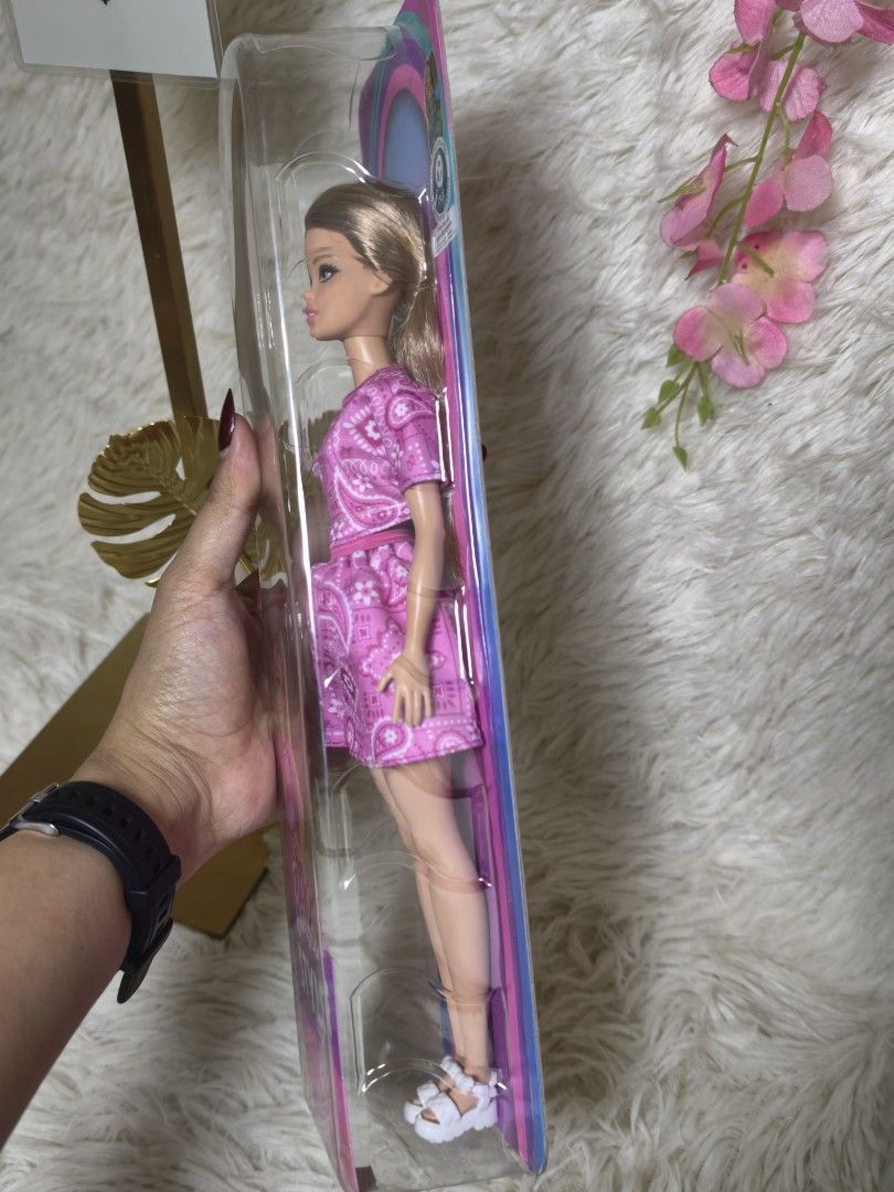 Brand new odile amd mtm barbie (Category: Figurines & Statues) located in Davao. Submitted by declutterdrop029 (Listing ID 1467750068, Image 3). Description: selling brandnew NRFB odile box in excellent condition barbie mtm preloved good working joints small stain on face take all 1599 plud sf meet up panacan /nearby areas davao city can do delivery within davao city via maxim can do shipping nationwide via jnt buyer shoulders shipping/delivery f