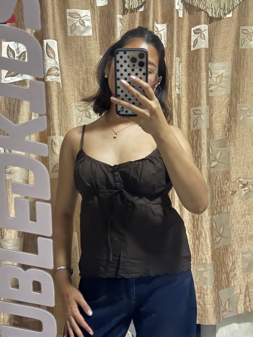 Brandy melville brown tank top (Category: Sleeveless) located in San Fernando. Submitted by plsemptymycloset (Listing ID 1467753616, Image 1). Description: John Galt Brown Maeve Babydoll Tank Top worn only once i think its freesize but it fits s-m best retails for $26 can negotiate 100% cotton .