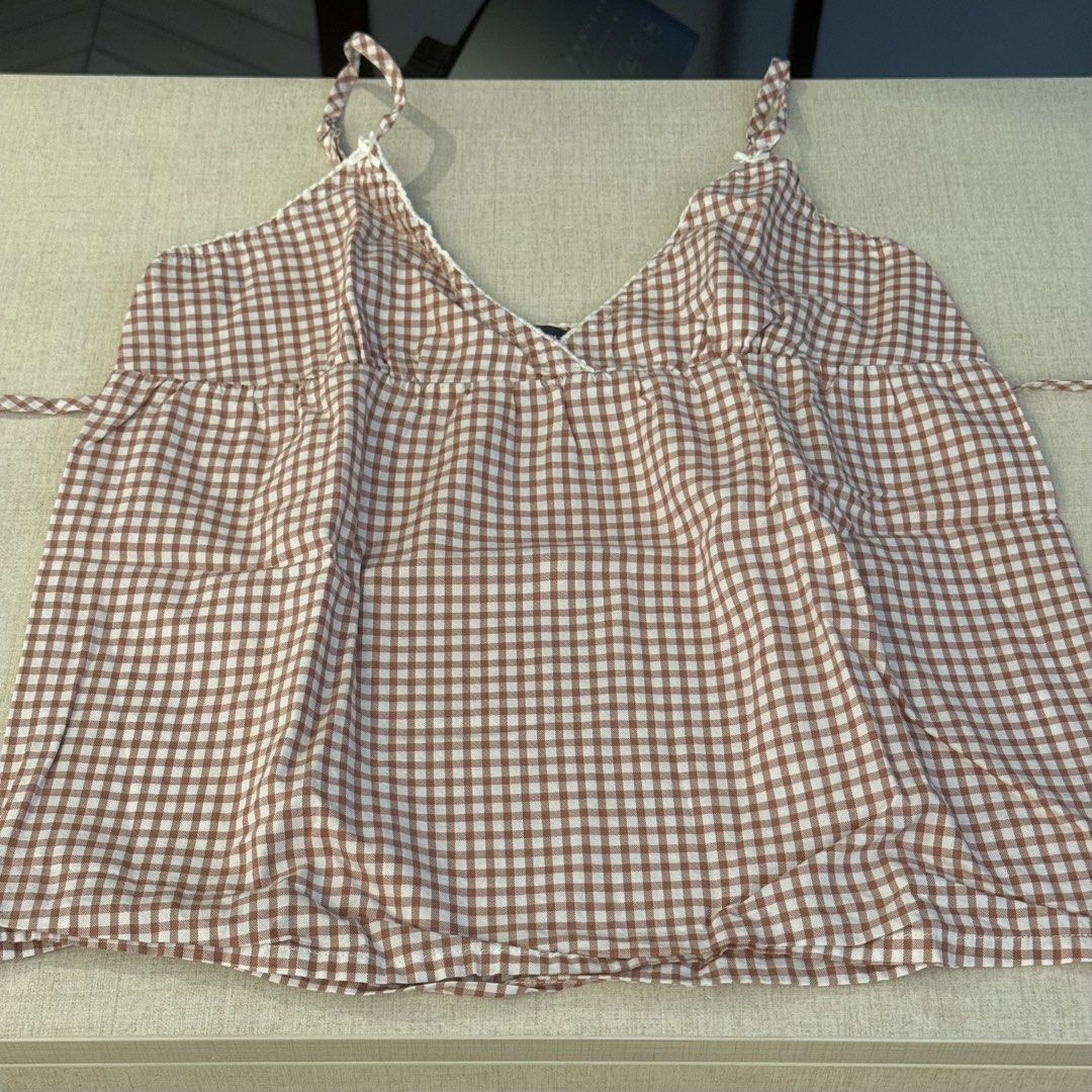 Brandy Melville Red Gingham Tank Top (Category: Sleeveless) located in Mandaluyong City. Submitted by girlivealwaysbeen (Listing ID 1467674927, Image 1). Description: .