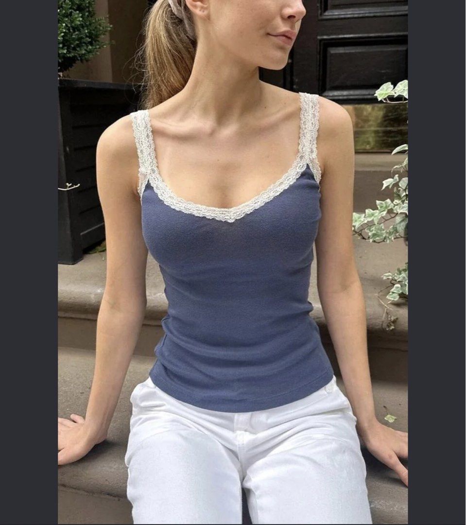 Brandy Melville Top (Category: Sleeveless) located in Manila. Submitted by raremountain00 (Listing ID 1467777295, Image 2). Description: Authentic Excellent condition xs - small fit No issue.