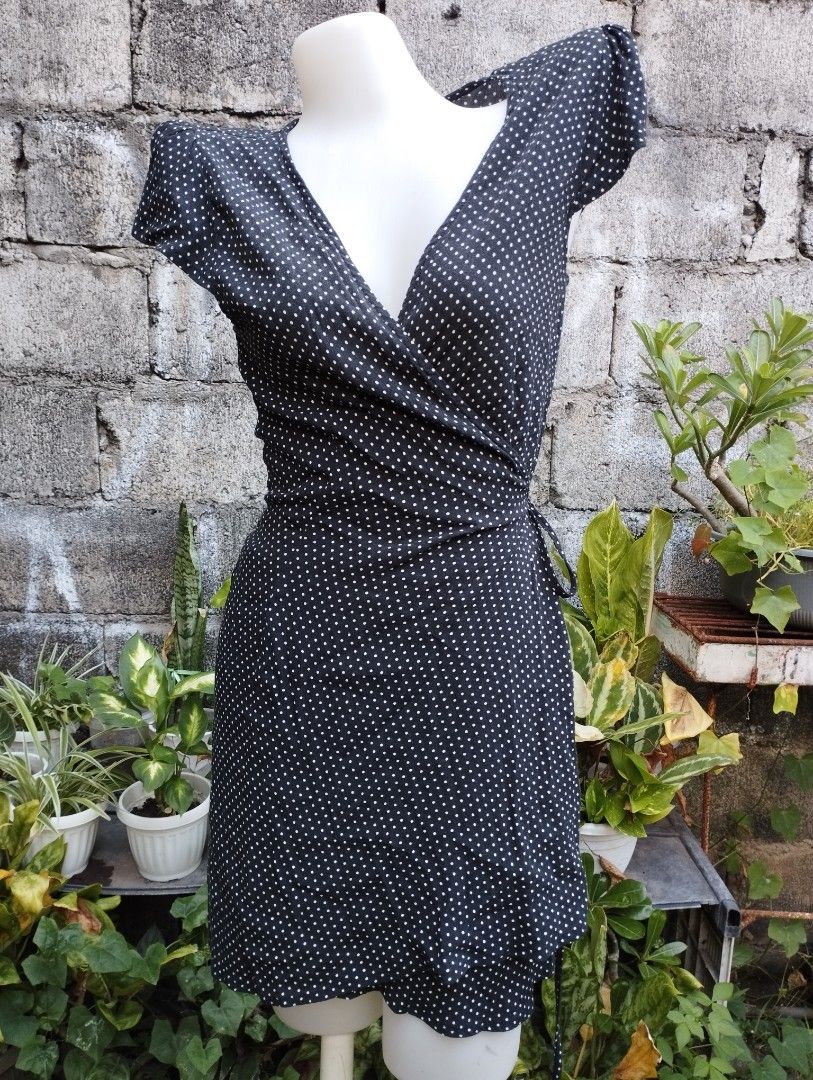 Brandy Melville wrap around dress (Category: Dresses) located in Solano. Submitted by ashamegumi (Listing ID 1467806069, Image 1). Description: wrap around dress No flaw s-L Shipping thru J&T Sf:54 & above.