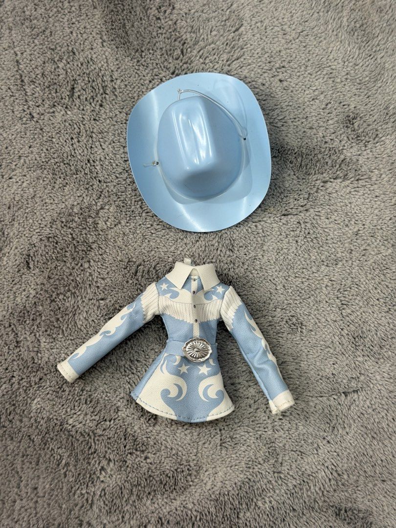 Bratz Clothes (Category: Vintage Collectibles) located in General Trias. Submitted by crybbratz (Listing ID 1467782348, Image 3). Description: 300 each set first to pay can ship thru j&t or lalamove.