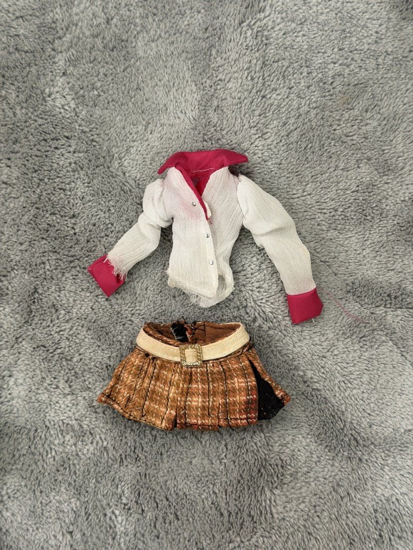 Bratz Clothes (Category: Vintage Collectibles) located in General Trias. Submitted by crybbratz (Listing ID 1467782348, Image 1). Description: 300 each set first to pay can ship thru j&t or lalamove.